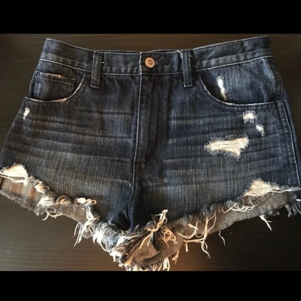HOLLISTER HIGH WAISTED SHORTS